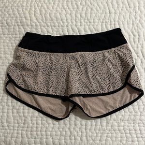 Pattern lulu shorts